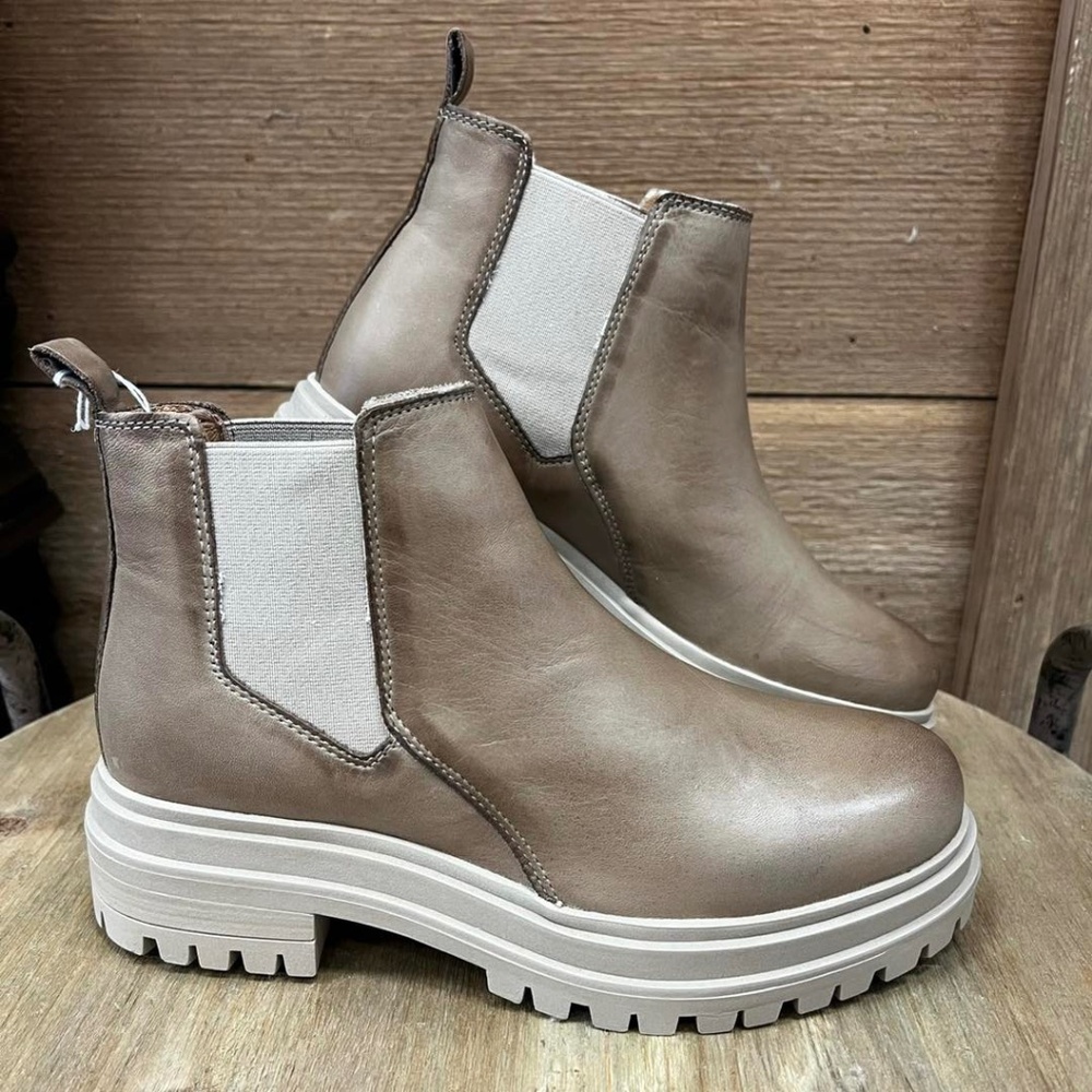Miz Mooz Levona Boot in tan/brown size 39